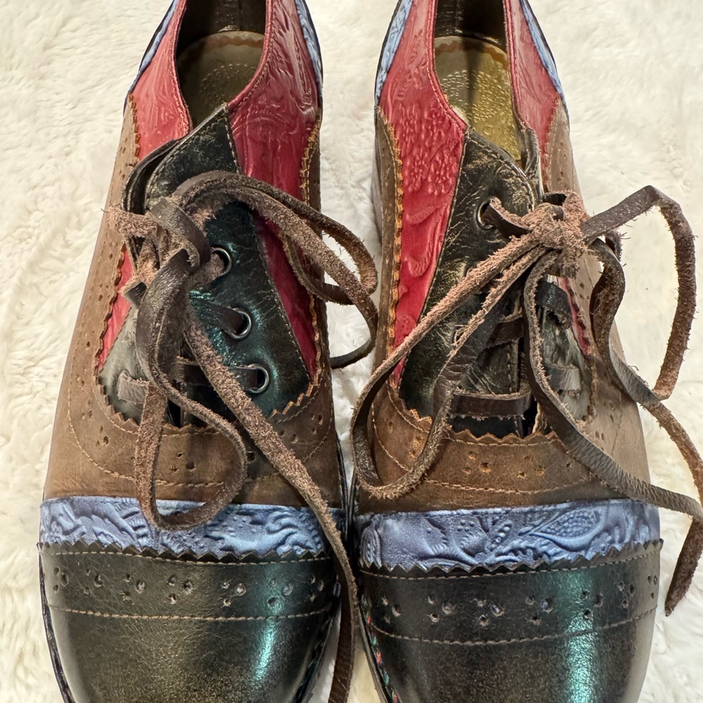 Multicolor Lace-Up Women's Flats